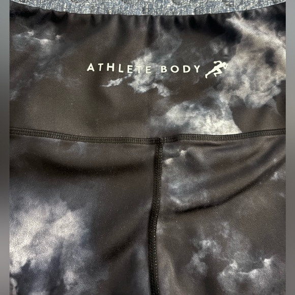 Women’s Smoke Pattern Leggings
Final sale! - Picture 4 of 11